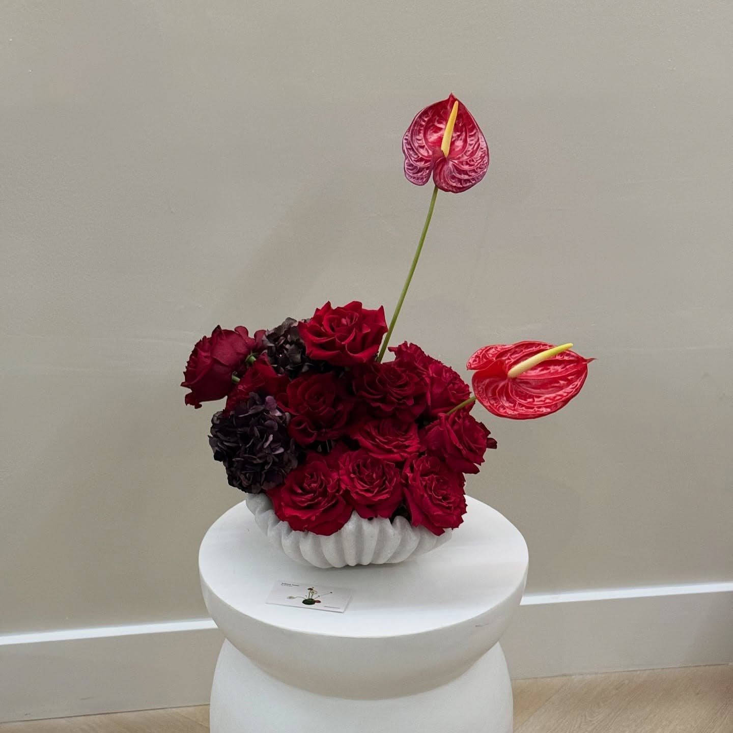 Floral subscription arrangement